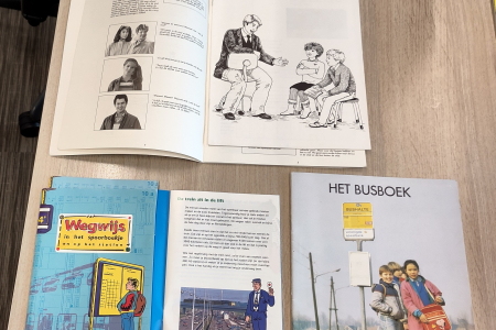 leerboekjes van vroeger over het OV